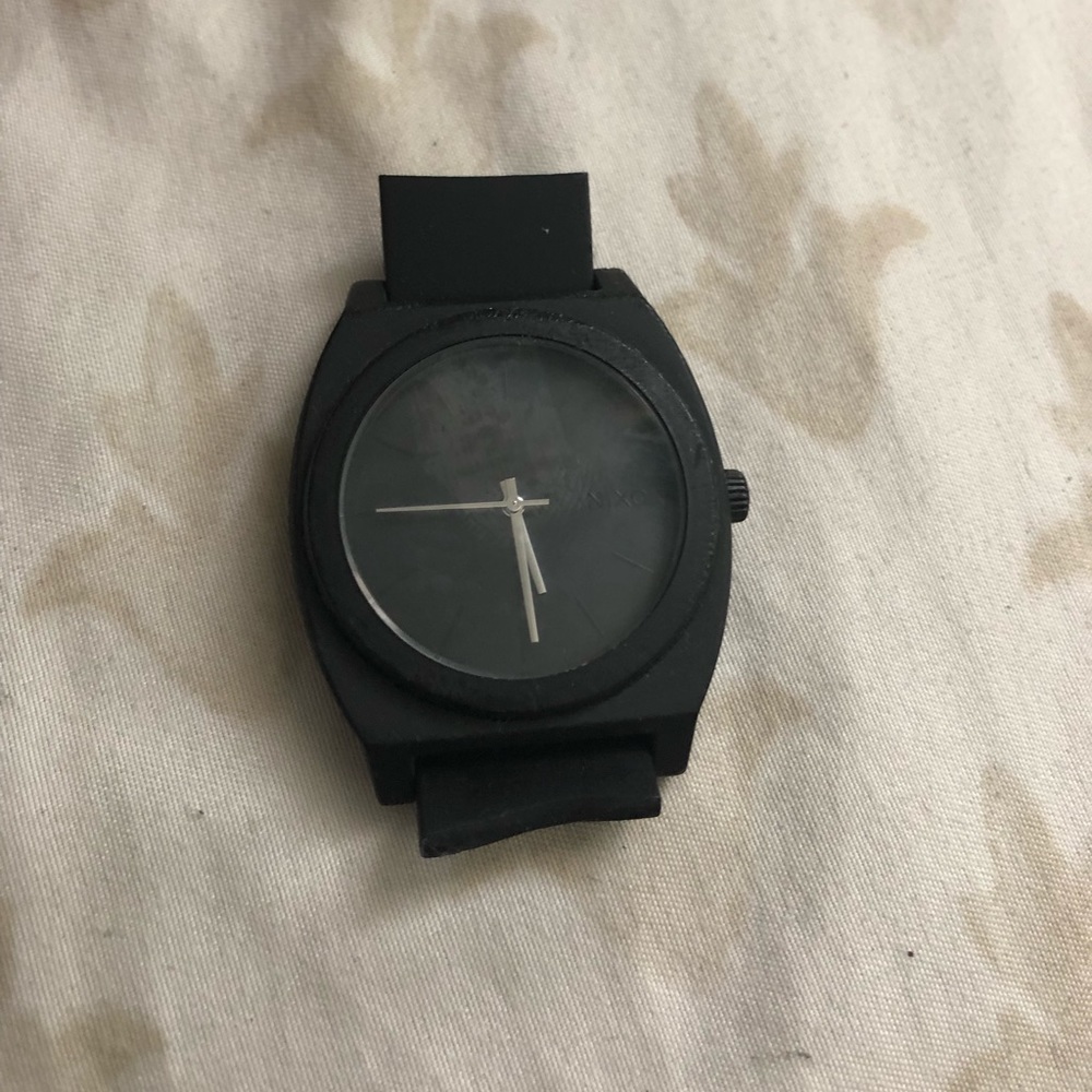 Nixon Time Teller P black silicone watch face